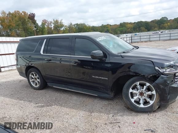 ✅ 2022 Chevrolet Suburban LT • VIN: 1GNSCCKD7NR265722 • Lot: 43502209. Wystawiony na IAAI z przebiegiem 56 391 mil. Bezpłatny archiwum sprzedaży aukcyjnych z USA i szczegółowy raport historii pojazdu na DreamBid. Zdjęcie 12.