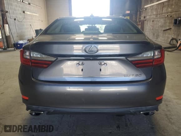 ✅ 2016 Lexus ES 330 • VIN: JTHBK1GG5G2215334 • Lot: 81952405. Wystawiony na Copart z przebiegiem 111 456 mil. Bezpłatny archiwum sprzedaży aukcyjnych z USA i szczegółowy raport historii pojazdu na DreamBid. Zdjęcie 6.