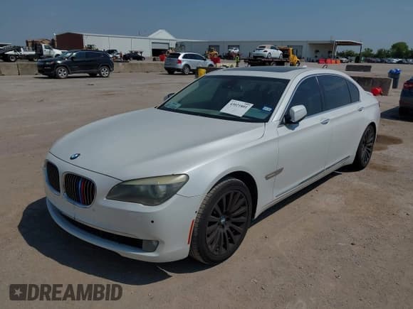 ✅ 2012 BMW 7 Series 750Li • VIN: WBAKB8C50CC964459 • Lot: 43021801. Wystawiony na IAAI z przebiegiem 82 938 mil. Bezpłatny archiwum sprzedaży aukcyjnych z USA i szczegółowy raport historii pojazdu na DreamBid. Zdjęcie 2.