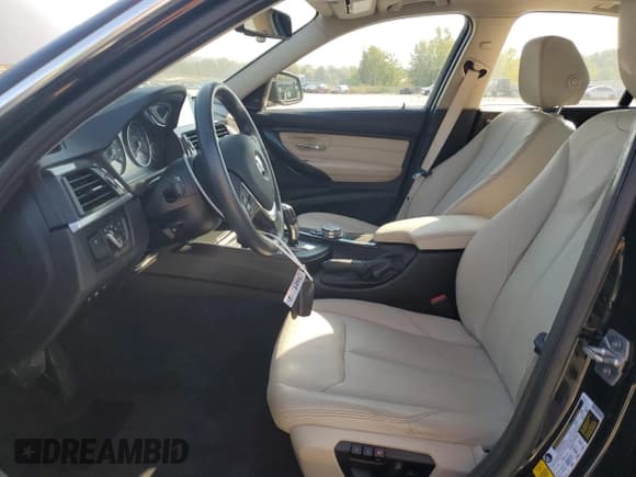 ✅ 2015 BMW 3 Series 328i xDrive • VIN: WBA3B3C50FF548891 • Лот: 84816605. Опубликован ранее на Copart с пробегом 41 631 миль. Бесплатный доступ к архиву аукционных продаж из США и подробный отчёт об истории автомобиля на DreamBid. Изображение 7.