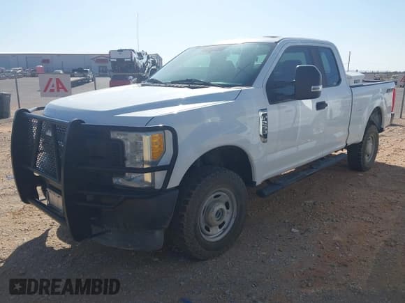 ✅ 2017 Ford F-250 XLT • VIN: 1FT7X2B63HEC15796 • Lot: 42256810. Listed on IAAI with 154,282 mi. Free auction sales archive from the USA and detailed vehicle history report at DreamBid. Image 16.