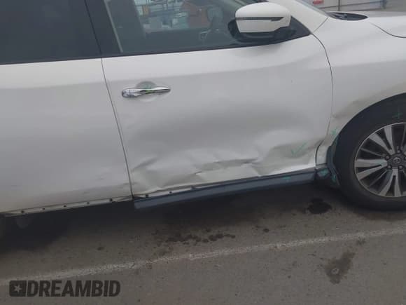 ✅ 2018 Nissan Pathfinder S • VIN: 5N1DR2MN0JC667283 • Lot: 43871847. Listed on IAAI with 117,032 mi. Free auction sales archive from the USA and detailed vehicle history report at DreamBid. Image 18.