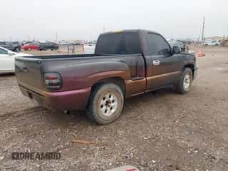 2003 Chevrolet Silverado 1500 z VIN 1GCEC14X73Z164338, wystawiony jako IAAI lot #43363804 z przebiegiem Nie podano mil oraz . Historia ofert i sprzedaży dostępna na DreamBid. Obrazek 4.