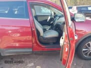 ✅ 2017 Hyundai Santa Fe SE • VIN: KM8SMDHF9HU223439 • Lot: 43610926. Wystawiony na IAAI z przebiegiem 140 988 mil. Bezpłatny archiwum sprzedaży aukcyjnych z USA i szczegółowy raport historii pojazdu na DreamBid. Zdjęcie 5.