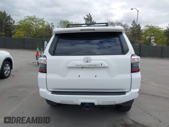✅ 2022 Toyota 4Runner SR5 • VIN: JTEEU5JR7N5257599 • Lot: 42047749. Listed on IAAI with 90,482 mi. Free auction sales archive from the USA and detailed vehicle history report at DreamBid. Image 16.