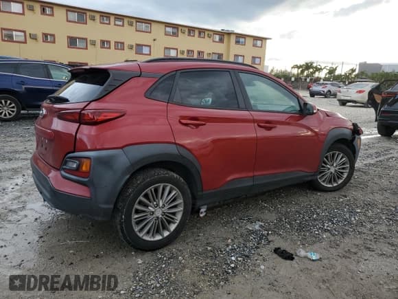 ✅ 2021 Hyundai Kona SEL • VIN: KM8K22AA3MU631129 • Лот: 84056005. Опубликован ранее на Copart с пробегом 84 047 миль. Бесплатный доступ к архиву аукционных продаж из США и подробный отчёт об истории автомобиля на DreamBid. Изображение 3.