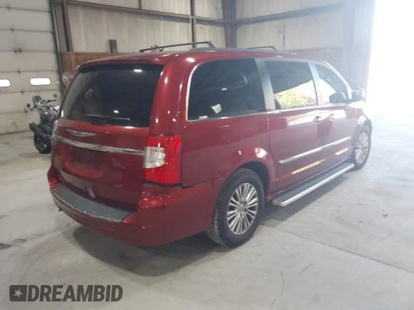 ✅ 2013 Chrysler Town & Country Touring L • VIN: 2C4RC1CG3DR541472 • Lot: 43383785. Listed on IAAI with 102,028 mi. Free auction sales archive from the USA and detailed vehicle history report at DreamBid. Image 4.