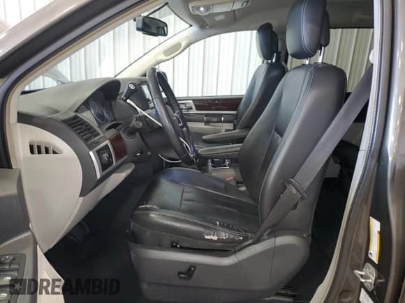 ✅ 2010 Chrysler Town & Country Touring Plus • VIN: 2A4RR8D14AR320910 • Lot: 71674365. Wystawiony na Copart z przebiegiem 209 679 mil. Bezpłatny archiwum sprzedaży aukcyjnych z USA i szczegółowy raport historii pojazdu na DreamBid. Zdjęcie 7.