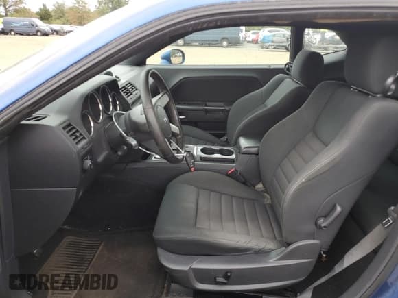 ✅ 2009 Dodge Challenger R/T • VIN: 2B3LJ54T59H593117 • Lot: 71909354. Wystawiony na Copart z przebiegiem 151 081 mil. Bezpłatny archiwum sprzedaży aukcyjnych z USA i szczegółowy raport historii pojazdu na DreamBid. Zdjęcie 7.