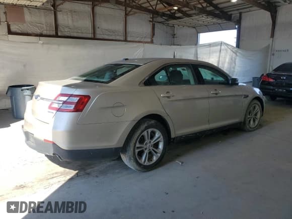 ✅ 2017 Ford Taurus SE • VIN: 1FAHP2D83HG118403 • Lot: 86172315. Listed on Copart with 137,219 mi. Free auction sales archive from the USA and detailed vehicle history report at DreamBid. Image 3.