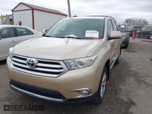 ✅ 2012 Toyota Highlander SE • VIN: 5TDBK3EH6CS119837 • Lot: 43384204. Listed on IAAI with 118,702 mi. Free auction sales archive from the USA and detailed vehicle history report at DreamBid. Image 17.