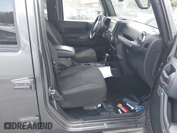 ✅ 2018 Jeep Wrangler Unlimited Sport S • VIN: 1C4HJWDG2JL930461 • Lot: 42042644. Listed on IAAI with 136,530 mi. Free auction sales archive from the USA and detailed vehicle history report at DreamBid. Image 5.