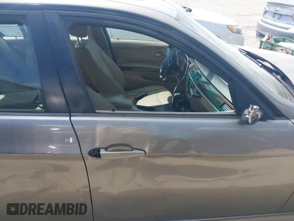 ✅ 2009 BMW 3 Series 328i • VIN: WBAPH77549NM47249 • Lot: 42937089. Listed on IAAI with 254,038 mi. Free auction sales archive from the USA and detailed vehicle history report at DreamBid. Image 6.