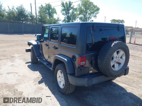 ✅ 2017 Jeep Wrangler Unlimited Sport • VIN: 1C4BJWDG9HL703445 • Lot: 43225306. Wystawiony na IAAI z przebiegiem 82 381 mil. Bezpłatny archiwum sprzedaży aukcyjnych z USA i szczegółowy raport historii pojazdu na DreamBid. Zdjęcie 3.
