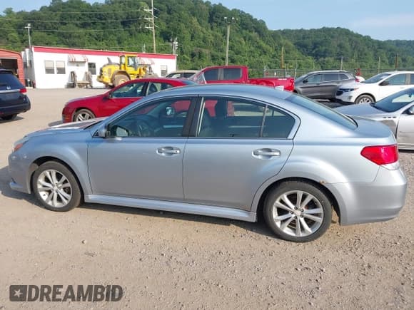 ✅ 2014 Subaru Legacy Premium • VIN: 4S3BMBC60E3028718 • Лот: 42576788. Опубликован ранее на IAAI с пробегом 101 489 миль. Бесплатный доступ к архиву аукционных продаж из США и подробный отчёт об истории автомобиля на DreamBid. Изображение 14.