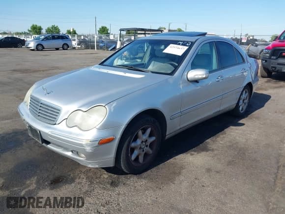 ✅ 2002 Mercedes-Benz C 230/260/280/320 • VIN: WDBRF61J62F233802 • Lot: 42574637. Wystawiony na IAAI z przebiegiem 238 810 mil. Bezpłatny archiwum sprzedaży aukcyjnych z USA i szczegółowy raport historii pojazdu na DreamBid. Zdjęcie 2.