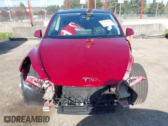 ✅ 2024 Tesla Model Y Long Range • VIN: 7SAYGDEE9RF199805 • Lot: 42018221. Wystawiony na IAAI z przebiegiem 7 359 mil. Bezpłatny archiwum sprzedaży aukcyjnych z USA i szczegółowy raport historii pojazdu na DreamBid. Zdjęcie 13.