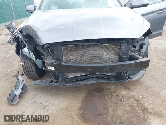 ✅ 2019 Hyundai Elantra SE • VIN: 5NPD74LF5KH405023 • Lot: 42830029. Listed on IAAI with 71,929 mi. Free auction sales archive from the USA and detailed vehicle history report at DreamBid. Image 6.