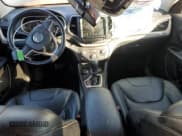 ✅ 2016 Jeep Cherokee Limited • VIN: 1C4PJMDS0GW192798 • Lot: 83979705. Wystawiony na Copart z przebiegiem 160 275 mil. Bezpłatny archiwum sprzedaży aukcyjnych z USA i szczegółowy raport historii pojazdu na DreamBid. Zdjęcie 8.