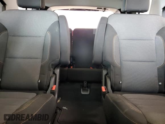 ✅ 2019 Chevrolet Traverse LT Cloth • VIN: 1GNEVGKW0KJ196379 • Lot: 70103525. Wystawiony na Copart z przebiegiem 80 339 mil. Bezpłatny archiwum sprzedaży aukcyjnych z USA i szczegółowy raport historii pojazdu na DreamBid. Zdjęcie 10.