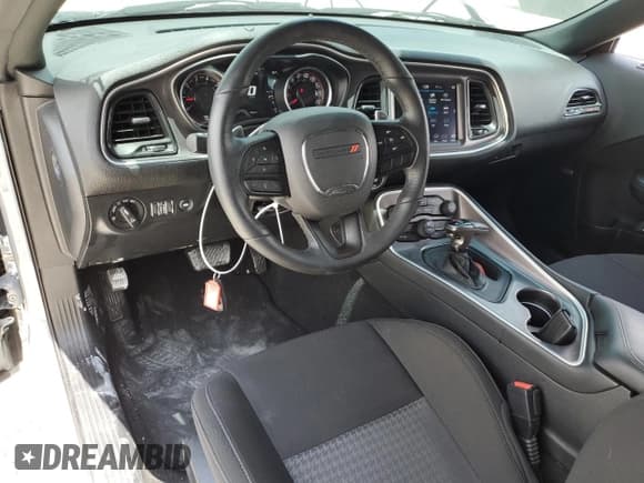 ✅ 2022 Dodge Challenger R/T Scat Pack Widebody • VIN: 2C3CDZFJ1NH128177 • Lot: 57751103. Wystawiony na Copart z przebiegiem 8 944 mil. Bezpłatny archiwum sprzedaży aukcyjnych z USA i szczegółowy raport historii pojazdu na DreamBid. Zdjęcie 8.