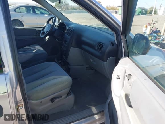 ✅ 2006 Dodge Grand Caravan SE • VIN: 1D4GP24R06B650297 • Lot: 43616934. Wystawiony na IAAI z przebiegiem 70 494 mil. Bezpłatny archiwum sprzedaży aukcyjnych z USA i szczegółowy raport historii pojazdu na DreamBid. Zdjęcie 5.