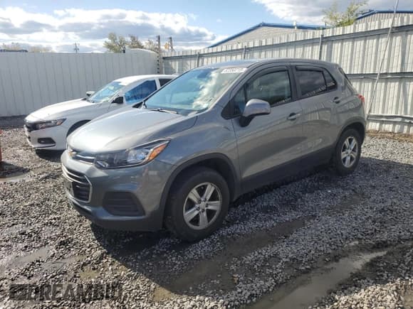 ✅ 2020 Chevrolet Trax LS • VIN: 3GNCJNSB5LL290286 • Lot: 82350215. Wystawiony na Copart z przebiegiem 69 895 mil. Bezpłatny archiwum sprzedaży aukcyjnych z USA i szczegółowy raport historii pojazdu na DreamBid. Zdjęcie 1.