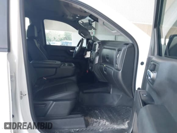 ✅ 2019 Chevrolet Silverado 1500 Work Truck • VIN: 1GCPWAEF5KZ383318 • Lot: 43345942. Wystawiony na IAAI z przebiegiem 121 835 mil. Bezpłatny archiwum sprzedaży aukcyjnych z USA i szczegółowy raport historii pojazdu na DreamBid. Zdjęcie 5.