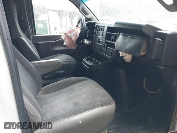 ✅ 2020 Chevrolet Express Cargo • VIN: 1GCWGAFG0L1229714 • Lot: 42902507. Listed on IAAI with 120,592 mi. Free auction sales archive from the USA and detailed vehicle history report at DreamBid. Image 5.