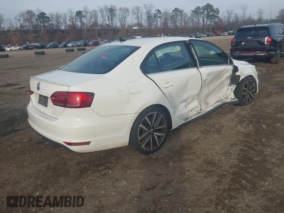 ✅ 2014 Volkswagen Jetta GLI • VIN: 3VW4T7AJ7EM385194 • Lot: 43765495. Wystawiony na IAAI z przebiegiem 151 140 mil. Bezpłatny archiwum sprzedaży aukcyjnych z USA i szczegółowy raport historii pojazdu na DreamBid. Zdjęcie 4.