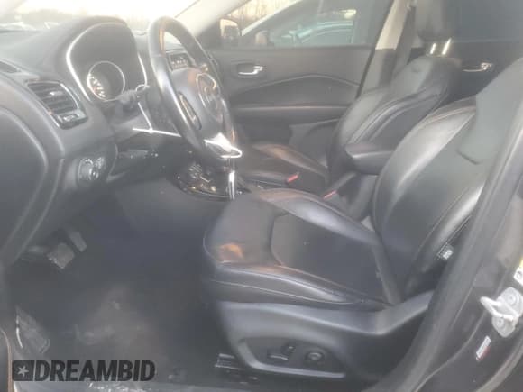 ✅ 2020 Jeep Compass Limited • VIN: 3C4NJDCB3LT133060 • Lot: 88741245. Wystawiony na Copart z przebiegiem 82 469 mil. Bezpłatny archiwum sprzedaży aukcyjnych z USA i szczegółowy raport historii pojazdu na DreamBid. Zdjęcie 7.