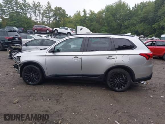 ✅ 2020 Mitsubishi Outlander SE • VIN: JA4AD3A36LJ000323 • Lot: 43244287. Wystawiony na IAAI z przebiegiem 63 709 mil. Bezpłatny archiwum sprzedaży aukcyjnych z USA i szczegółowy raport historii pojazdu na DreamBid. Zdjęcie 15.