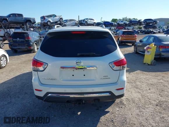 ✅ 2014 Nissan Pathfinder S • VIN: 5N1AR2MM0EC640150 • Lot: 43267387. Listed on IAAI with 229,317 mi. Free auction sales archive from the USA and detailed vehicle history report at DreamBid. Image 16.