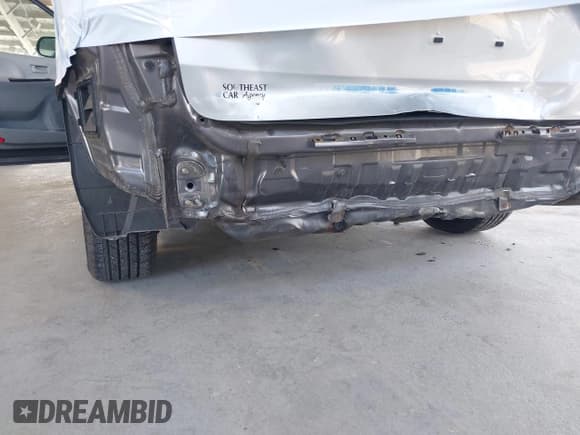 ✅ 2012 Toyota Sienna LE AAS • VIN: 5TDKK3DC6CS193748 • Lot: 43190621. Listed on IAAI with 197,152 mi. Free auction sales archive from the USA and detailed vehicle history report at DreamBid. Image 6.