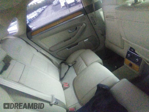 ✅ 2009 Audi A8 • VIN: WAULV94E29N005772 • Лот: 42266720. Опубликован ранее на IAAI с пробегом 102 014 миль. Бесплатный доступ к архиву аукционных продаж из США и подробный отчёт об истории автомобиля на DreamBid. Изображение 8.