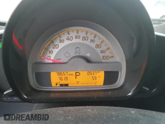 ✅ 2013 Smart fortwo Passion • VIN: WMEEK3BA4DK644622 • Lot: 84966644. Wystawiony na Copart z przebiegiem 78 657 mil. Bezpłatny archiwum sprzedaży aukcyjnych z USA i szczegółowy raport historii pojazdu na DreamBid. Zdjęcie 9.