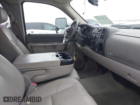 ✅ 2011 GMC Sierra 1500 SLE • VIN: 1GTR1VE04BZ407506 • Lot: 41703417. Wystawiony na IAAI z przebiegiem 231 572 mil. Bezpłatny archiwum sprzedaży aukcyjnych z USA i szczegółowy raport historii pojazdu na DreamBid. Zdjęcie 5.