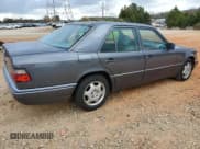 ✅ 1995 Mercedes-Benz E 320 • VIN: WDBEA32E8SC233296 • Lot: 78461594. Wystawiony na Copart z przebiegiem 319 361 mil. Bezpłatny archiwum sprzedaży aukcyjnych z USA i szczegółowy raport historii pojazdu na DreamBid. Zdjęcie 3.