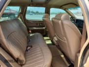 ✅ 1996 Buick Roadmaster Estate Collectors Edition • VIN: 1G4BR82P3TR415414 • Lot: 67954115. Wystawiony na Copart z przebiegiem 57 516 mil. Bezpłatny archiwum sprzedaży aukcyjnych z USA i szczegółowy raport historii pojazdu na DreamBid. Zdjęcie 10.