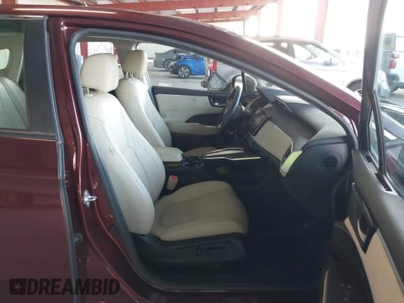 ✅ 2018 Honda Clarity Touring • VIN: JHMZC5F31JC004649 • Lot: 43645525. Wystawiony na IAAI z przebiegiem 55 671 mil. Bezpłatny archiwum sprzedaży aukcyjnych z USA i szczegółowy raport historii pojazdu na DreamBid. Zdjęcie 5.