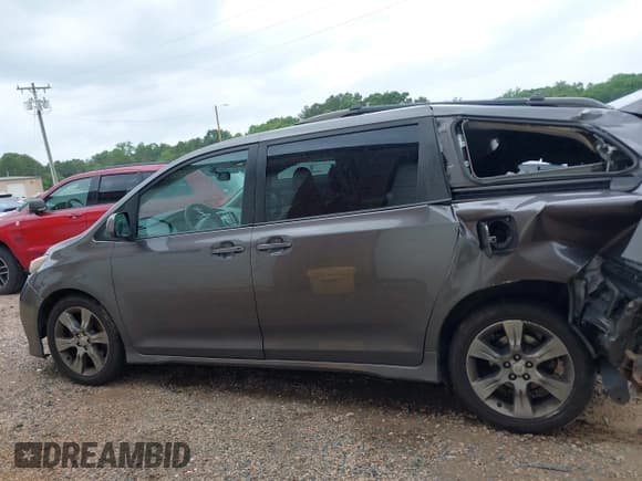 ✅ 2012 Toyota Sienna SE • VIN: 5TDXK3DC2CS235211 • Lot: 42390354. Listed on IAAI with 242,602 mi. Free auction sales archive from the USA and detailed vehicle history report at DreamBid. Image 15.