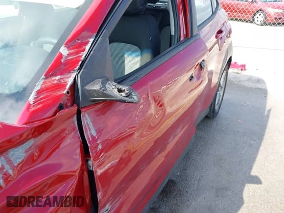 ✅ 2021 Hyundai Kona SE • VIN: KM8K12AA0MU639353 • Lot: 43053393. Wystawiony na IAAI z przebiegiem 122 995 mil mil. Skorzystaj z bezpłatnego archiwum sprzedaży aukcyjnych z USA i zobacz szczegółowy raport historii pojazdu na DreamBid. Zdjęcie 18.