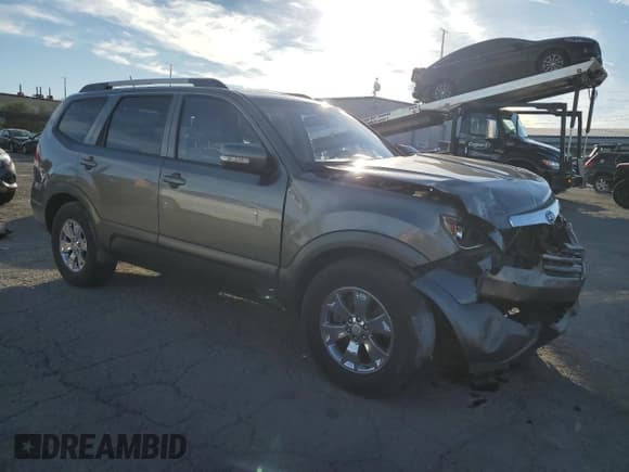 ✅ 2009 Kia Borrego EX • VIN: KNDJJ741895038895 • Lot: 78939684. Listed on Copart with 200,961 mi. Free auction sales archive from the USA and detailed vehicle history report at DreamBid. Image 4.