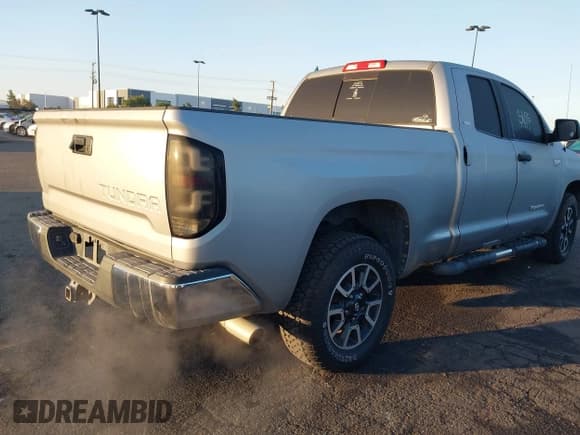 ✅ 2015 Toyota Tundra SR • VIN: 5TFUY5F16FX437671 • Лот: 43723085. Опубликован ранее на IAAI с пробегом 128 595 миль. Бесплатный доступ к архиву аукционных продаж из США и подробный отчёт об истории автомобиля на DreamBid. Изображение 4.