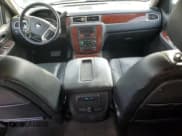 ✅ 2009 Chevrolet Suburban LTZ • VIN: 1GNFC36J79R217581 • Lot: 78122124. Wystawiony na Copart z przebiegiem 174 465 mil. Bezpłatny archiwum sprzedaży aukcyjnych z USA i szczegółowy raport historii pojazdu na DreamBid. Zdjęcie 8.