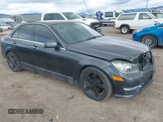 ✅ 2013 Mercedes-Benz C 300 Luxury • VIN: WDDGF8AB8DR258284 • Lot: 42145355. Wystawiony na IAAI z przebiegiem 99 147 mil. Bezpłatny archiwum sprzedaży aukcyjnych z USA i szczegółowy raport historii pojazdu na DreamBid. Zdjęcie 1.
