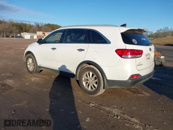 ✅ 2017 Kia Sorento LX • VIN: 5XYPGDA32HG285722 • Lot: 43904491. Listed on IAAI with 141,980 mi. Free auction sales archive from the USA and detailed vehicle history report at DreamBid. Image 3.