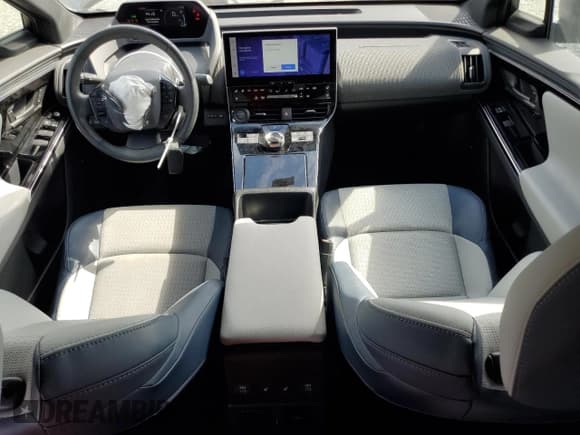 ✅ 2023 Subaru Solterra Limited • VIN: JTMABABAXPA009240 • Лот: 70313255. Опубликован ранее на Copart с пробегом 8 916 миль. Бесплатный доступ к архиву аукционных продаж из США и подробный отчёт об истории автомобиля на DreamBid. Изображение 8.