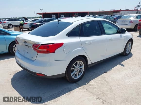 ✅ 2017 Ford Focus SE • VIN: 1FADP3F28HL307889 • Lot: 42414711. Wystawiony na IAAI z przebiegiem 169 579 mil. Bezpłatny archiwum sprzedaży aukcyjnych z USA i szczegółowy raport historii pojazdu na DreamBid. Zdjęcie 4.