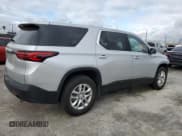 ✅ 2022 Chevrolet Traverse LS • VIN: 1GNEVFKWXNJ133045 • Lot: 45337934. Wystawiony na Copart z przebiegiem 40 186 mil. Bezpłatny archiwum sprzedaży aukcyjnych z USA i szczegółowy raport historii pojazdu na DreamBid. Zdjęcie 3.